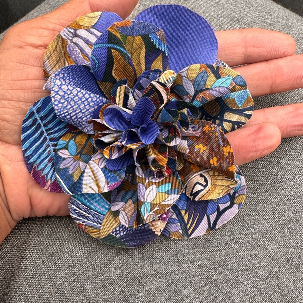 Certified Hermes 2007 Aline Honore Silk La Fleur Au Couer de la Vie Corsage